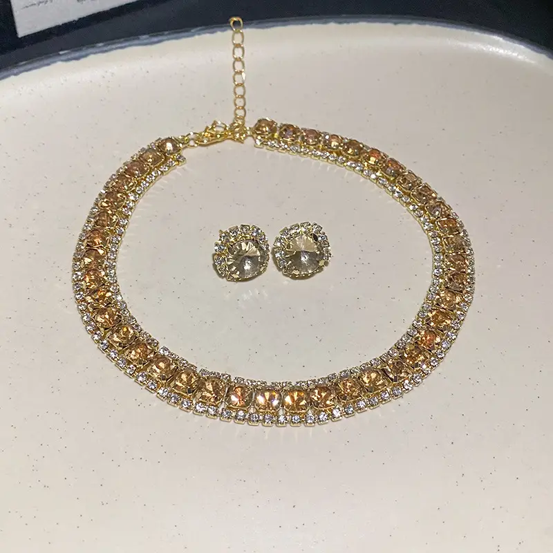 European and American style, featuring diamond-studded teardrop and geometric earrings and a necklace set, with a retro, courtly aesthetic, making it a fashionable and versatile accessory for women — feature 5
