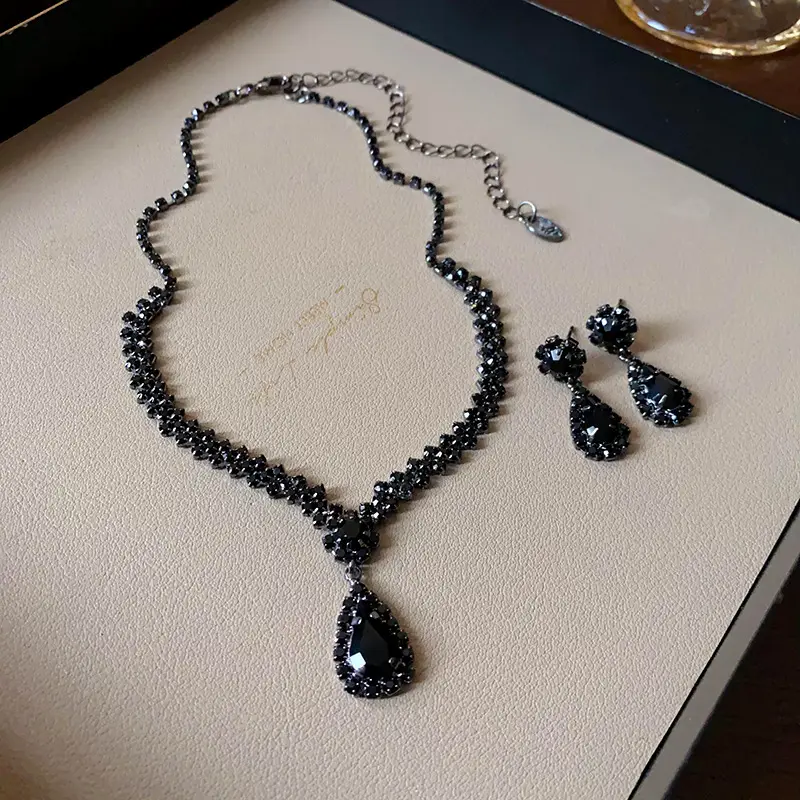 European and American style, featuring diamond-studded teardrop and geometric earrings and a necklace set, with a retro, courtly aesthetic, making it a fashionable and versatile accessory for women