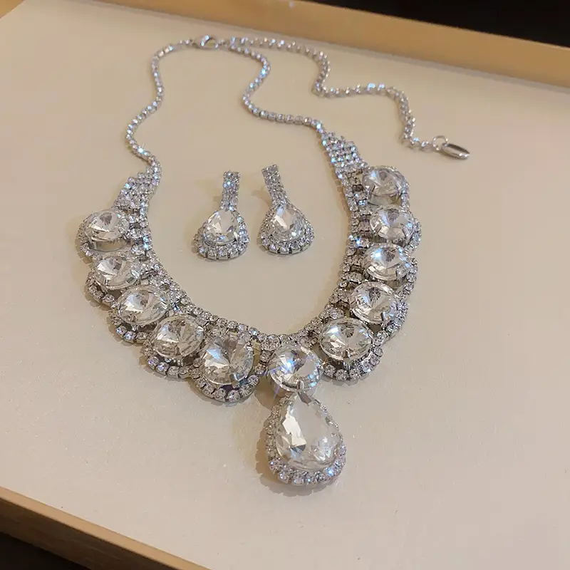 European and American style, featuring diamond-studded teardrop and geometric earrings and a necklace set, with a retro, courtly aesthetic, making it a fashionable and versatile accessory for women