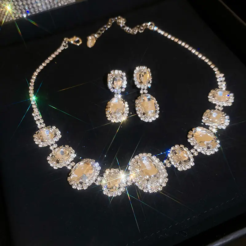 European and American style, featuring diamond-studded teardrop and geometric earrings and a necklace set, with a retro, courtly aesthetic, making it a fashionable and versatile accessory for women