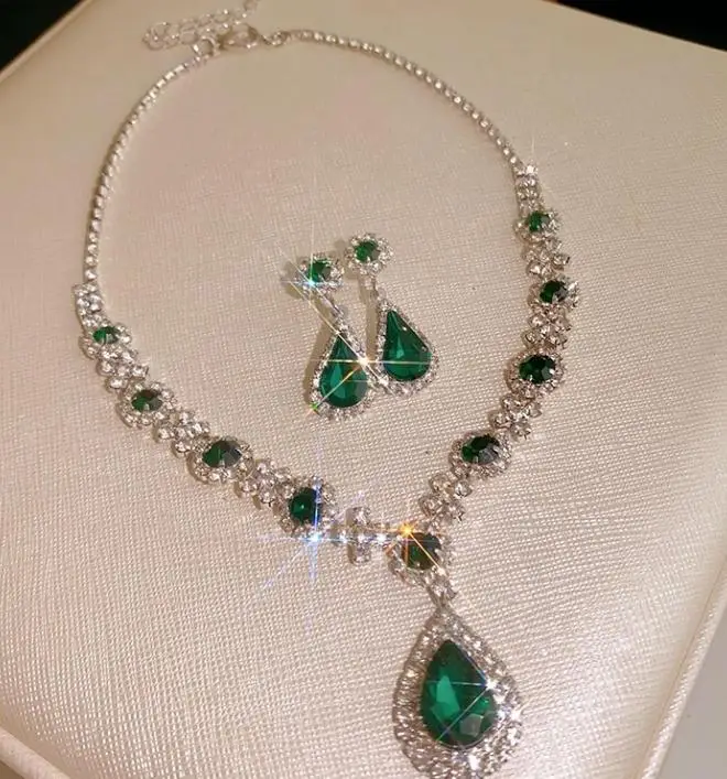 European and American style, featuring diamond-studded teardrop and geometric earrings and a necklace set, with a retro, courtly aesthetic, making it a fashionable and versatile accessory for women