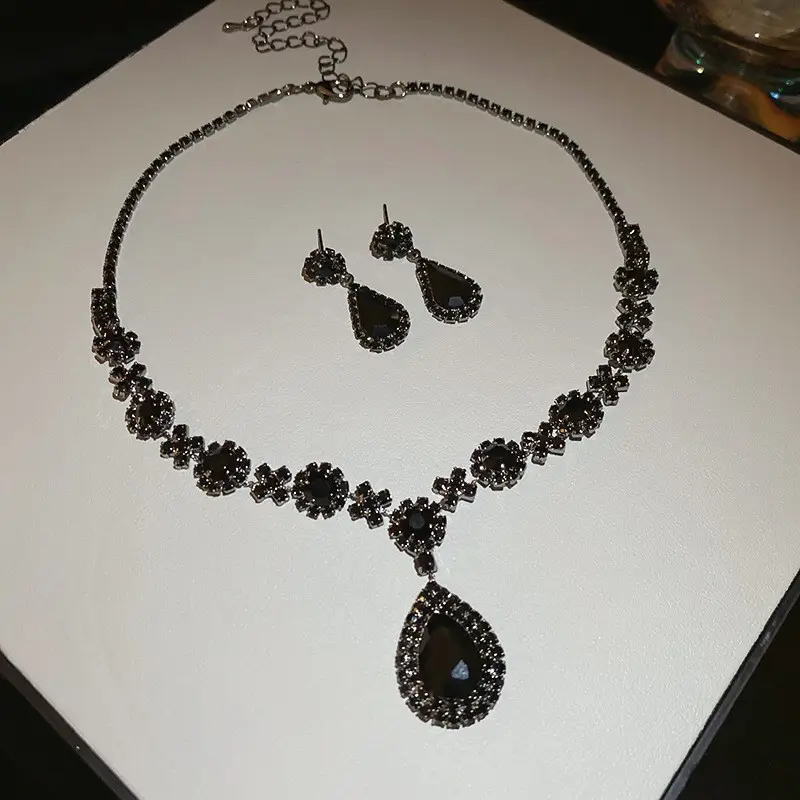 European and American style, featuring diamond-studded teardrop and geometric earrings and a necklace set, with a retro, courtly aesthetic, making it a fashionable and versatile accessory for women