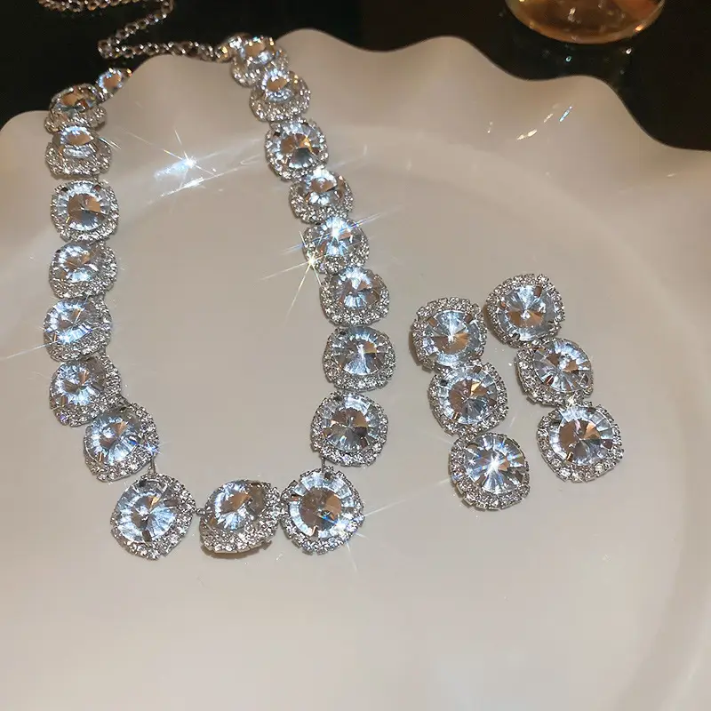 European and American style, featuring diamond-studded teardrop and geometric earrings and a necklace set, with a retro, courtly aesthetic, making it a fashionable and versatile accessory for women