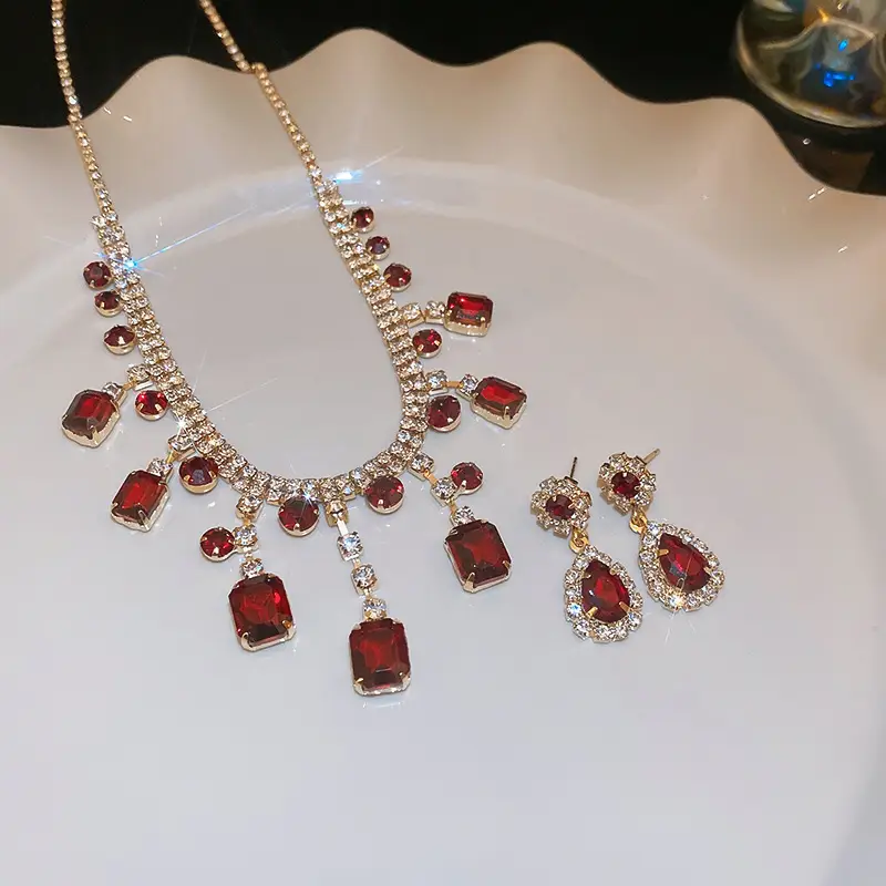 European and American style, featuring diamond-studded teardrop and geometric earrings and a necklace set, with a retro, courtly aesthetic, making it a fashionable and versatile accessory for women