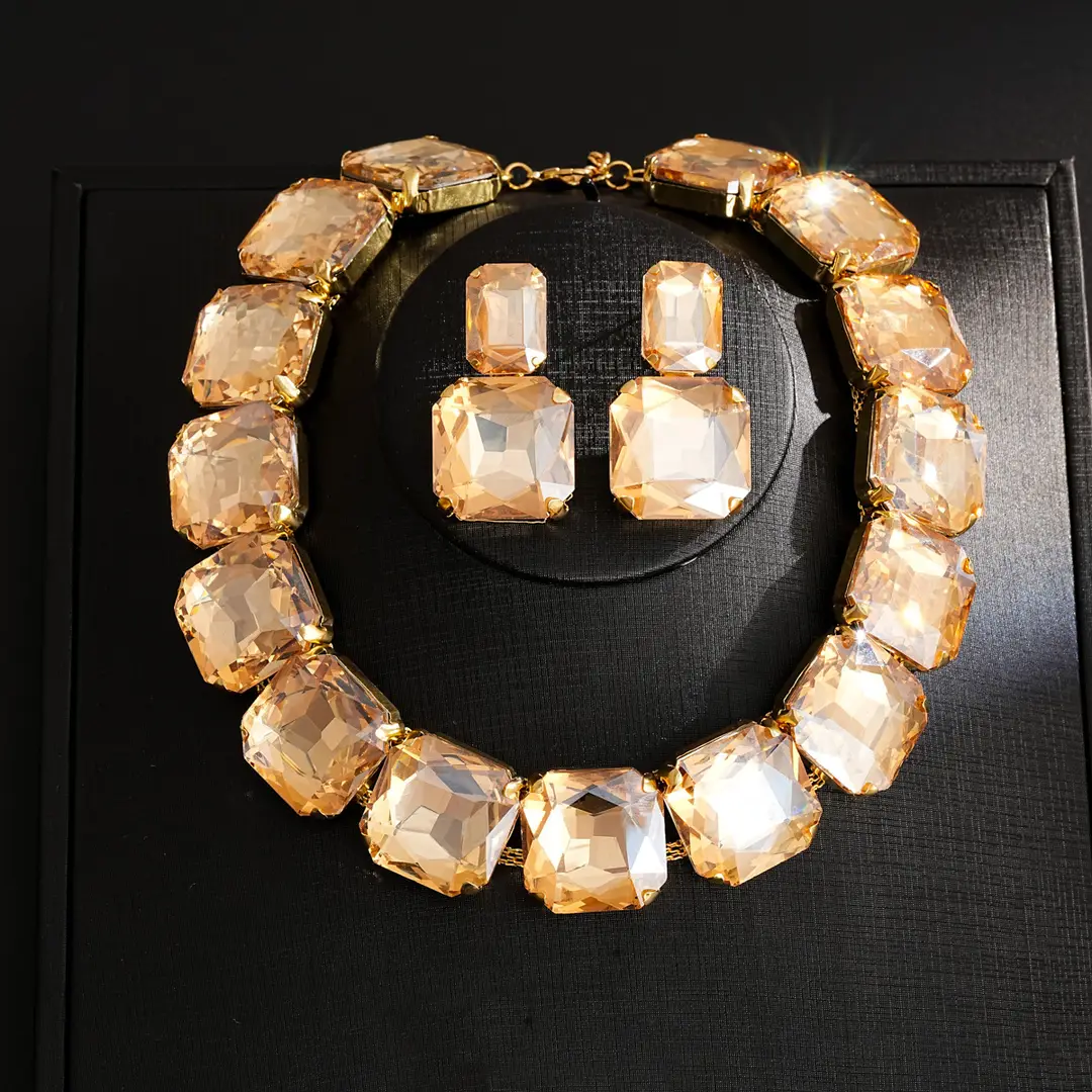 European and American style, featuring diamond-studded teardrop and geometric earrings and a necklace set, with a retro, courtly aesthetic, making it a fashionable and versatile accessory for women