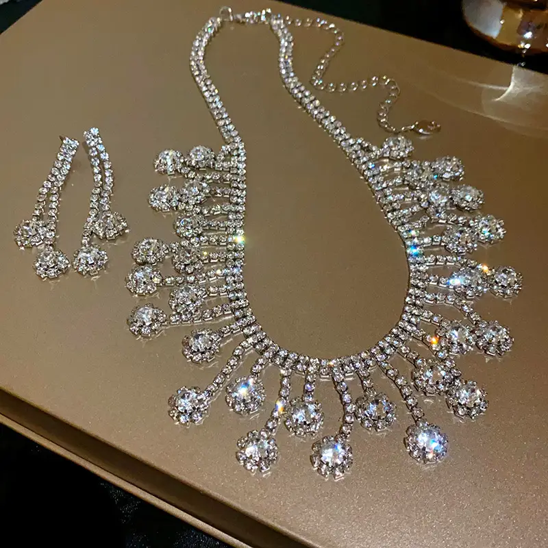 European and American style, featuring diamond-studded teardrop and geometric earrings and a necklace set, with a retro, courtly aesthetic, making it a fashionable and versatile accessory for women