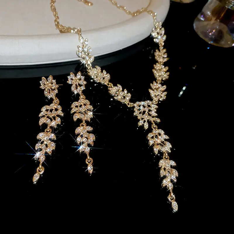European and American style, featuring diamond-studded teardrop and geometric earrings and a necklace set, with a retro, courtly aesthetic, making it a fashionable and versatile accessory for women