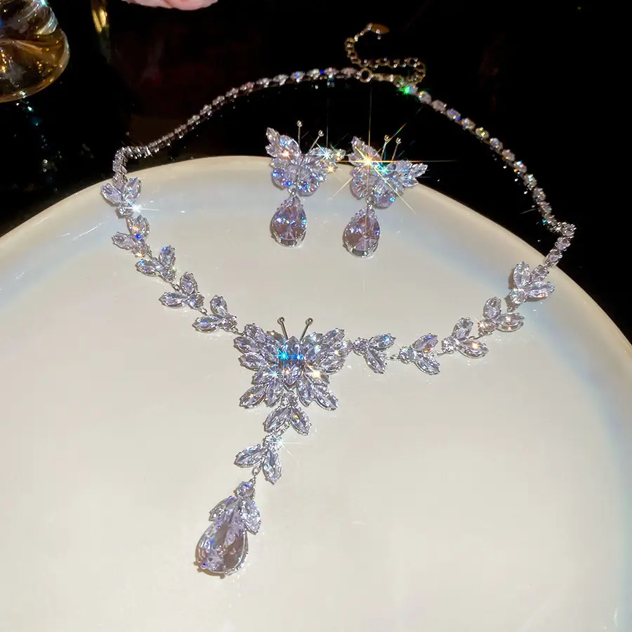 European and American style, featuring diamond-studded teardrop and geometric earrings and a necklace set, with a retro, courtly aesthetic, making it a fashionable and versatile accessory for women