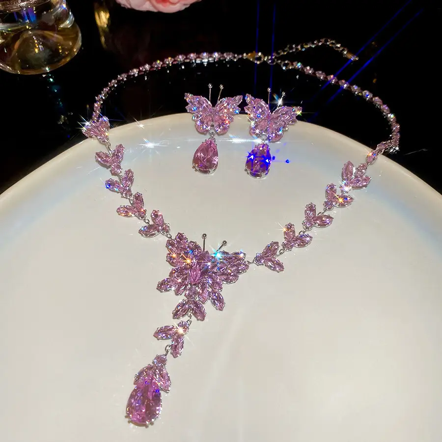 European and American style, featuring diamond-studded teardrop and geometric earrings and a necklace set, with a retro, courtly aesthetic, making it a fashionable and versatile accessory for women