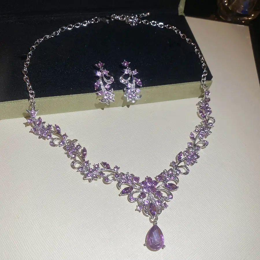 European and American style, featuring diamond-studded teardrop and geometric earrings and a necklace set, with a retro, courtly aesthetic, making it a fashionable and versatile accessory for women