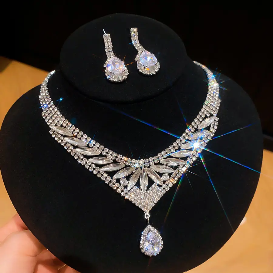 European and American style, featuring diamond-studded teardrop and geometric earrings and a necklace set, with a retro, courtly aesthetic, making it a fashionable and versatile accessory for women