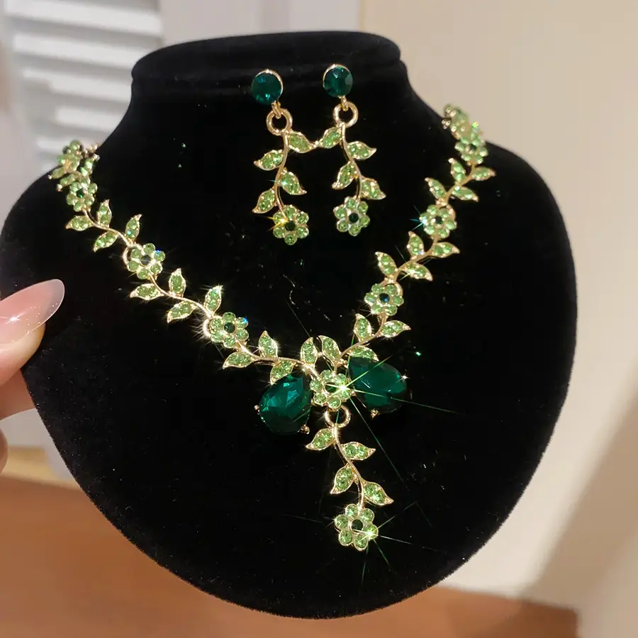 European and American style, featuring diamond-studded teardrop and geometric earrings and a necklace set, with a retro, courtly aesthetic, making it a fashionable and versatile accessory for women