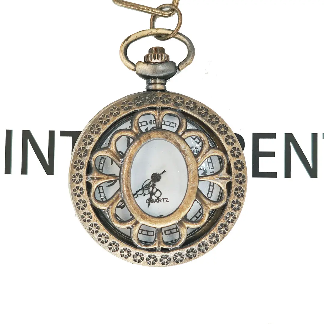 Wholesale Personalized Hollow-Out Vintage Pocket Watch Flip-Top Quartz Watch Creative Dial Vintage Pocket Watch Unisex