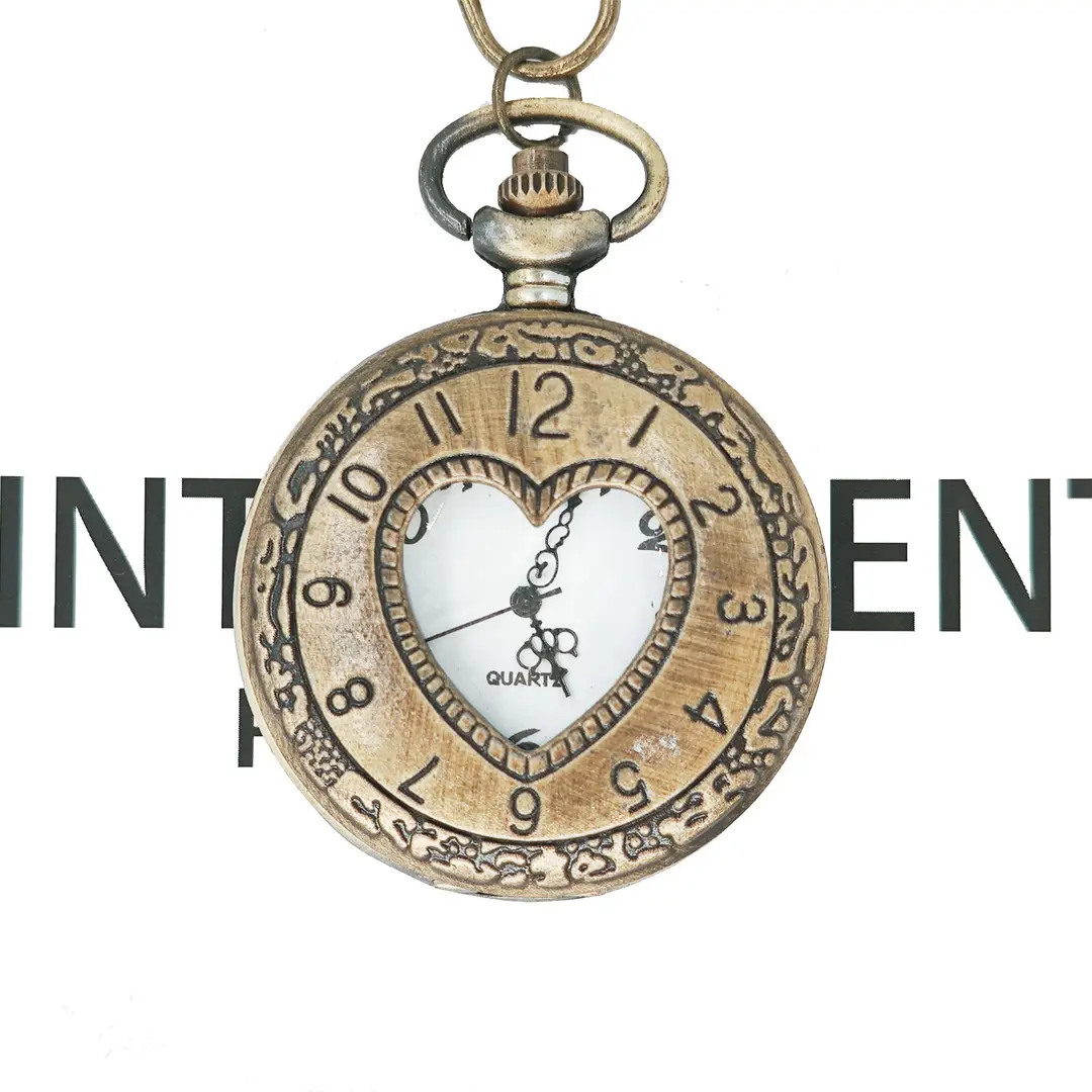 Wholesale Personalized Hollow-Out Vintage Pocket Watch Flip-Top Quartz Watch Creative Dial Vintage Pocket Watch Unisex