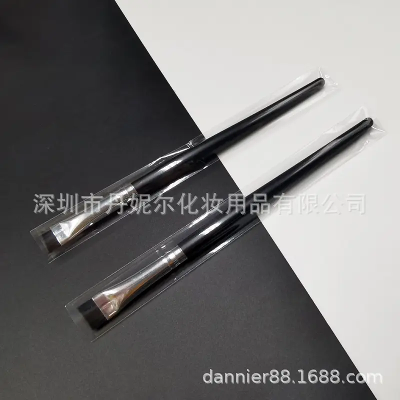 Red Flat Head Eyeliner Brush for Precision Application - Image 12