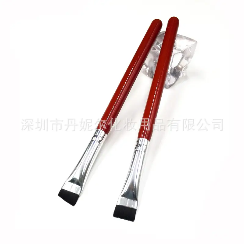 Red Flat Head Eyeliner Brush for Precision Application - Image 4