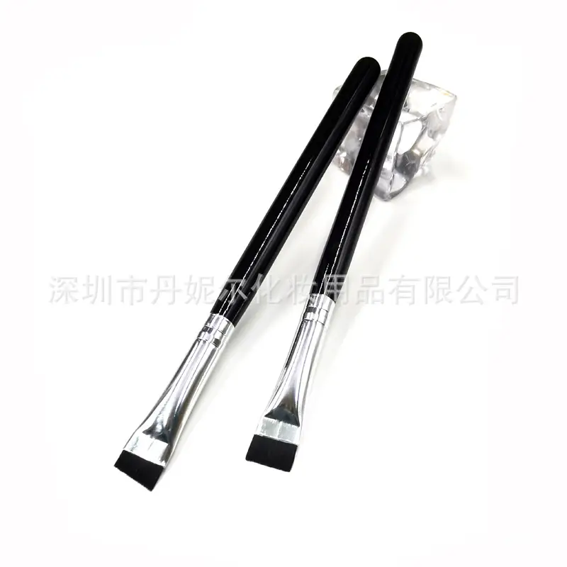 Red Flat Head Eyeliner Brush for Precision Application - Image 5