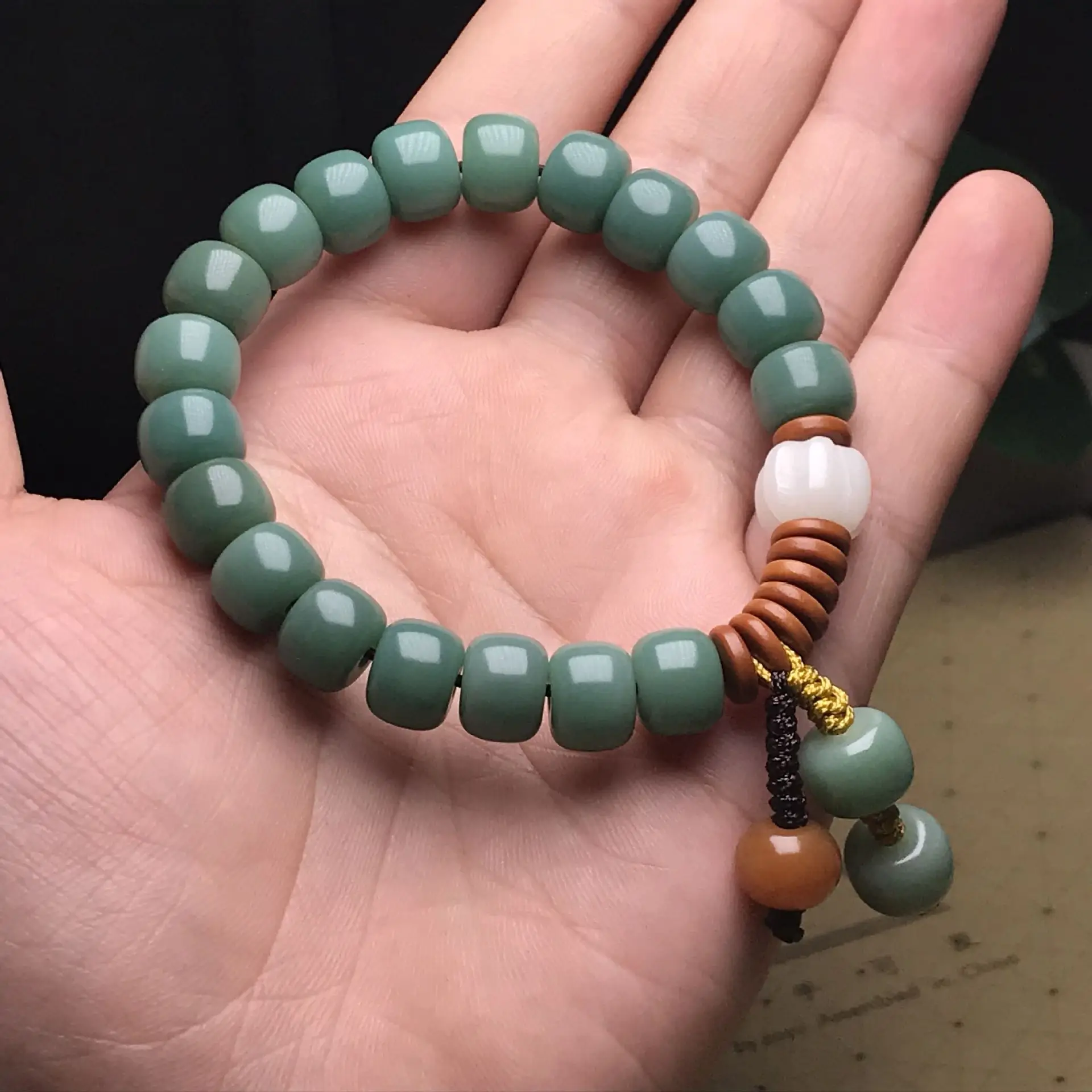 Natural Green Bodhi Root Bracelet Yin Leather Green Barrel Bead - Image 3