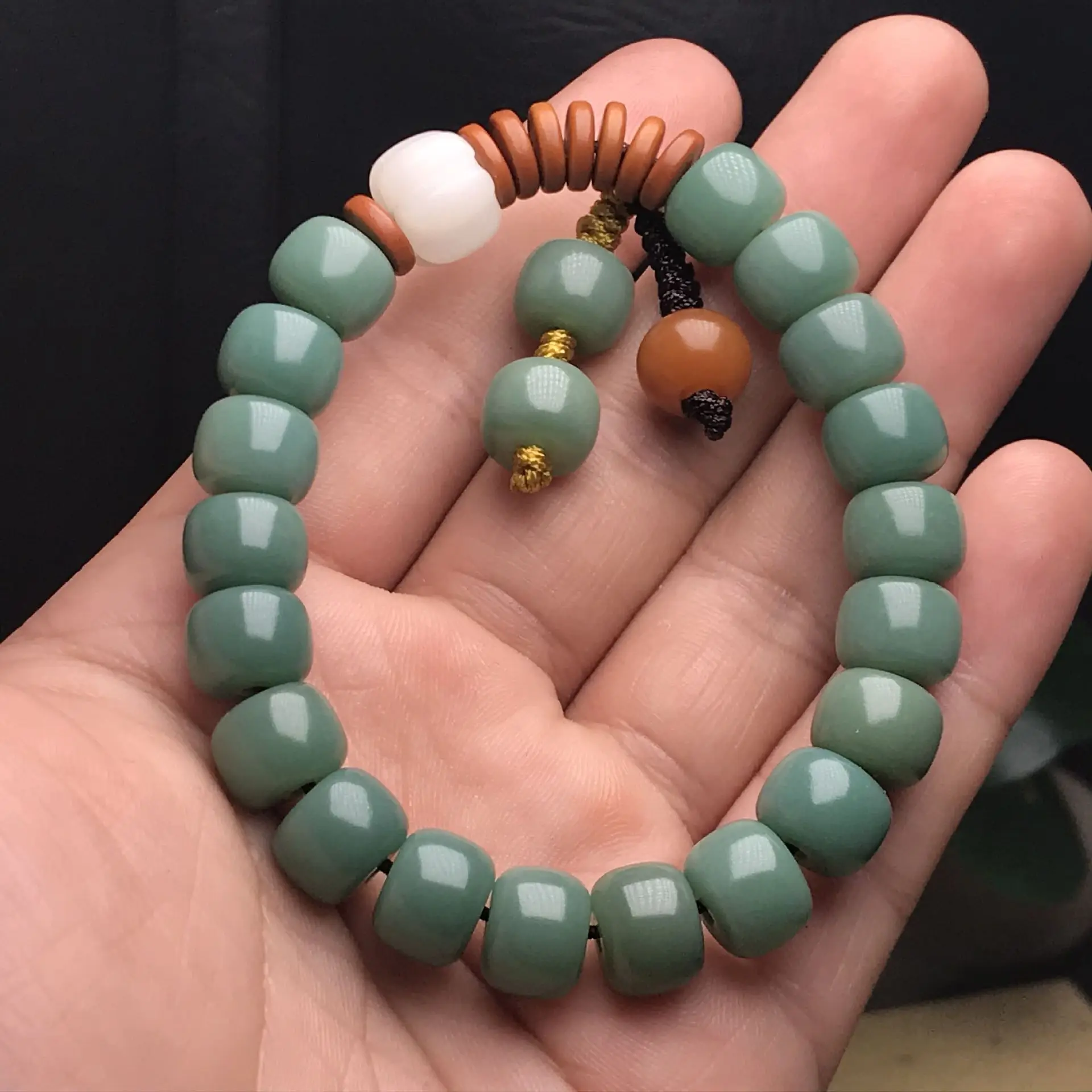 Natural Green Bodhi Root Bracelet Yin Leather Green Barrel Bead - Image 4
