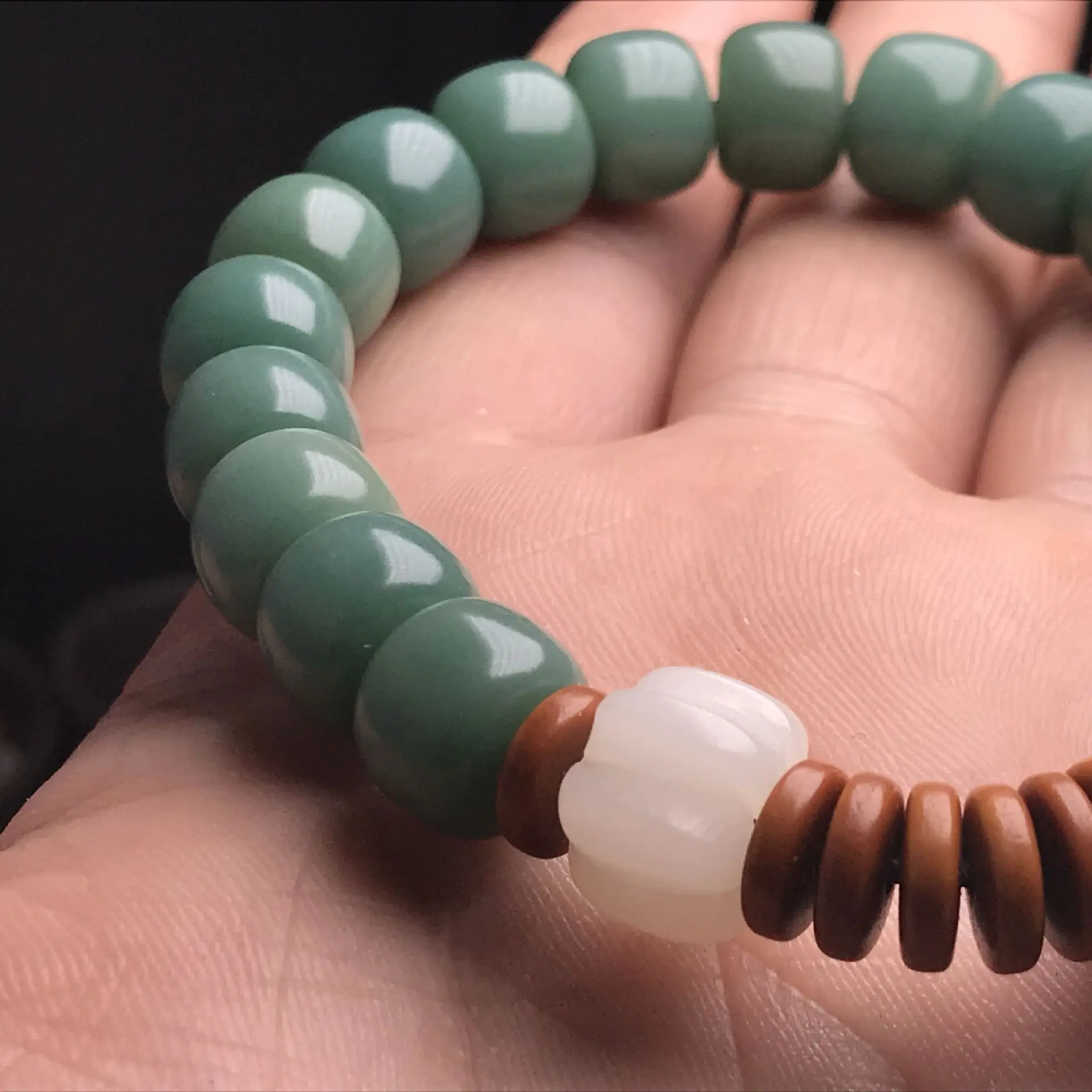 Natural Green Bodhi Root Bracelet Yin Leather Green Barrel Bead — feature 8