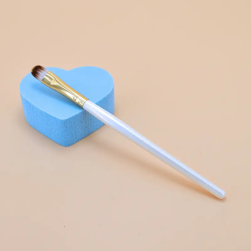 Wooden Eye Shadow Brush for Makeup Application - Image 11