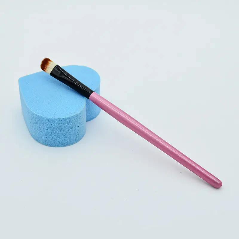 Wooden Eye Shadow Brush for Makeup Application - Image 4
