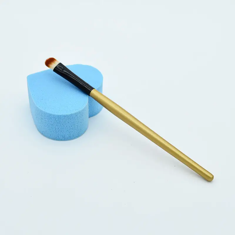 Wooden Eye Shadow Brush for Makeup Application - Image 5