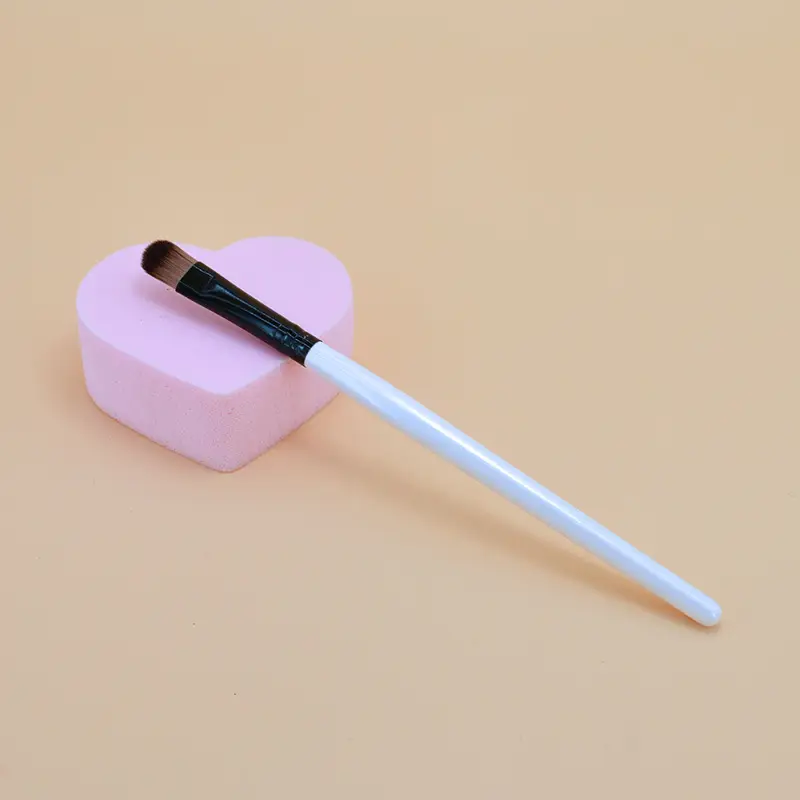 Wooden Eye Shadow Brush for Makeup Application - Image 7