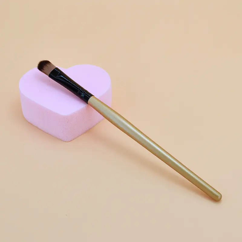 Wooden Eye Shadow Brush for Makeup Application - Image 9