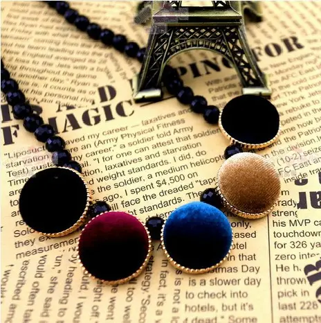 X404'' European and American Retro Style Velvet Round Square Geometric Pattern Contrasting Short Necklace Sweater Chain - Image 17