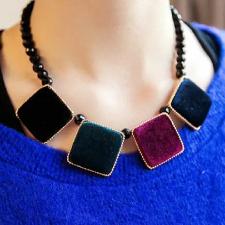 X404'' European and American Retro Style Velvet Round Square Geometric Pattern Contrasting Short Necklace Sweater Chain - Image 3