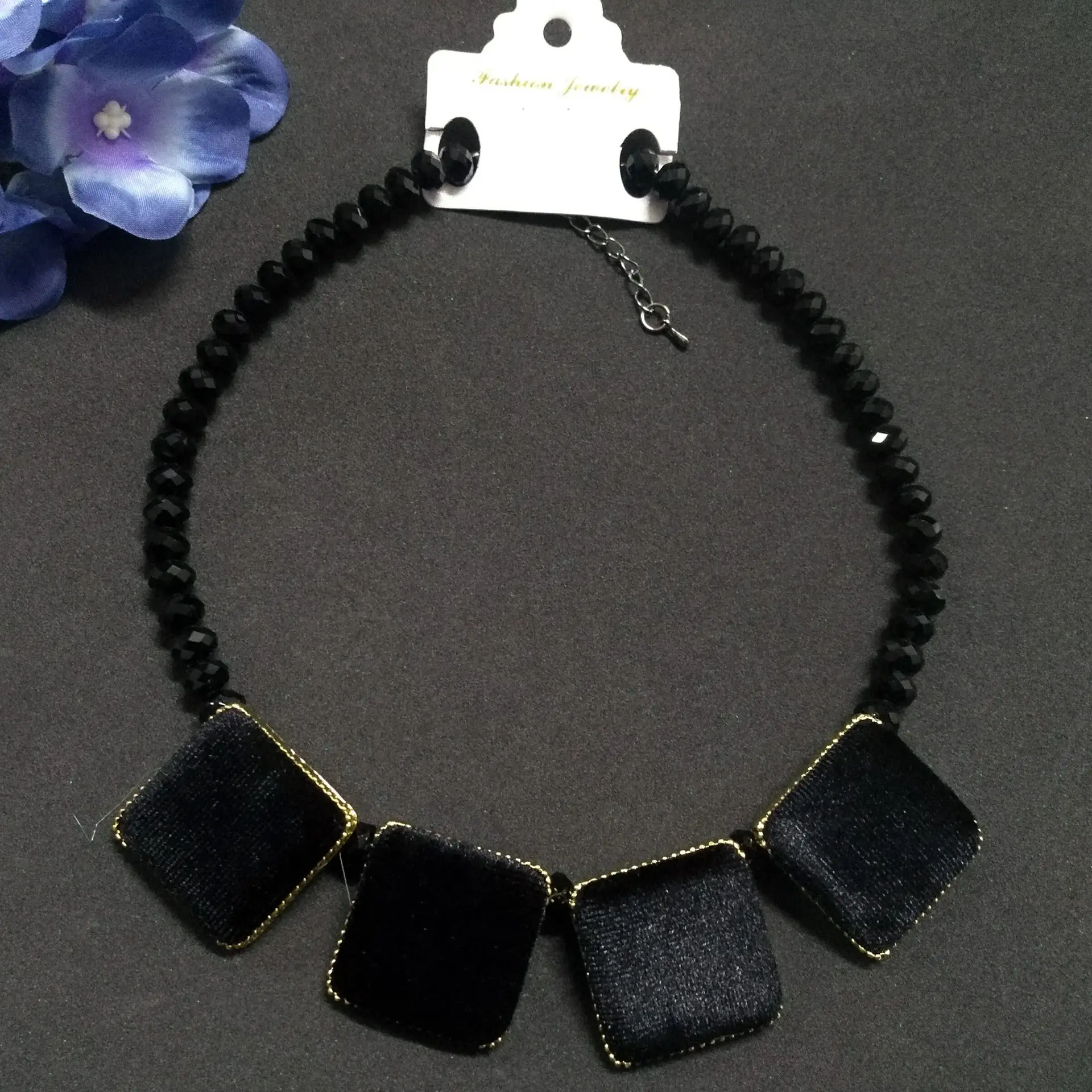 X404'' European and American Retro Style Velvet Round Square Geometric Pattern Contrasting Short Necklace Sweater Chain - Image 4