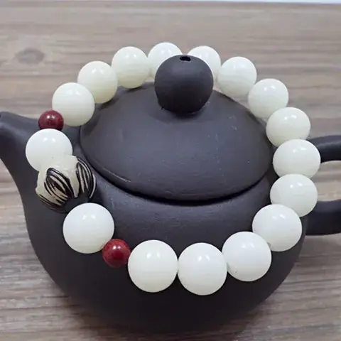 Black Crystal Beaded Bracelet with Silver Charm - Image 12