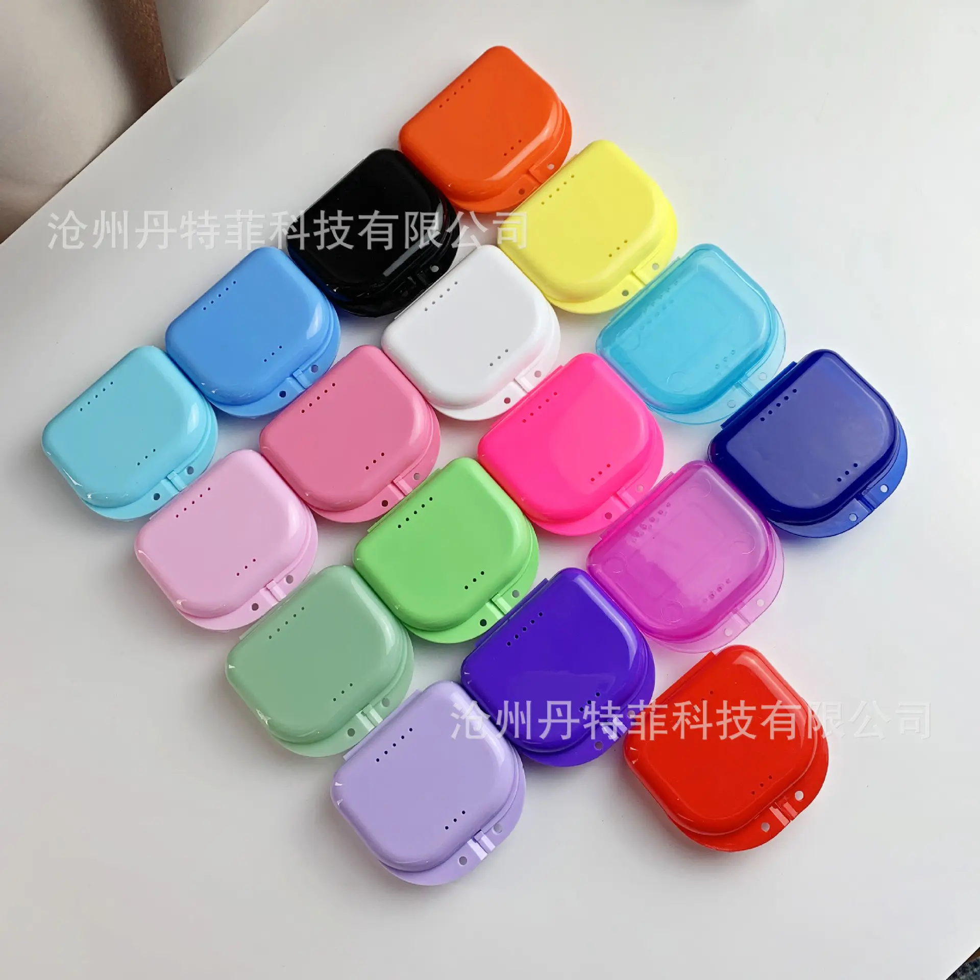 Small Dental Box with Holes 20g — feature 3