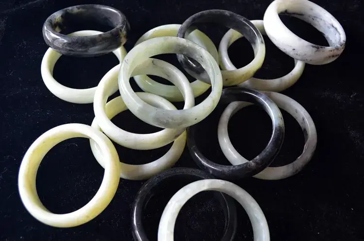 Natural Jade Bracelets Set of 10 White Black — feature 10