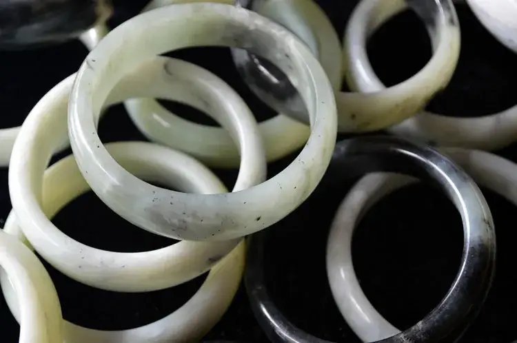 Natural Jade Bracelets Set of 10 White Black — feature 11
