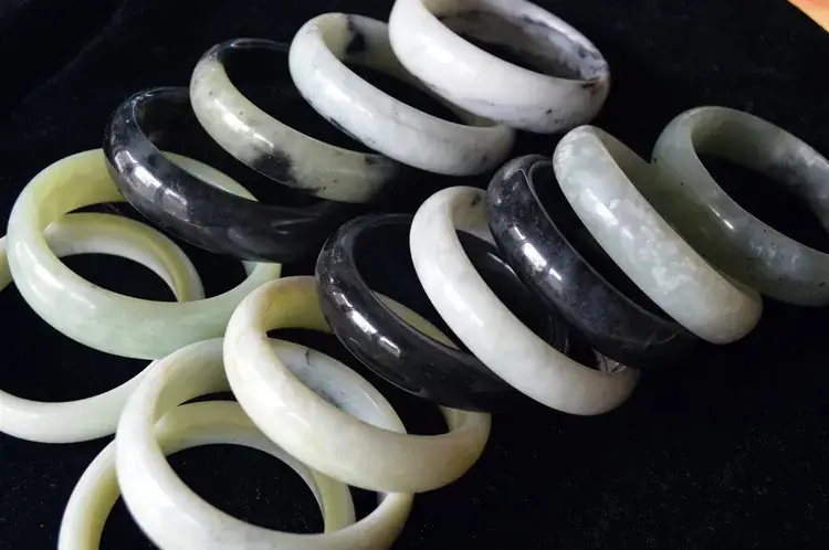 Natural Jade Bracelets Set of 10 White Black — feature 8