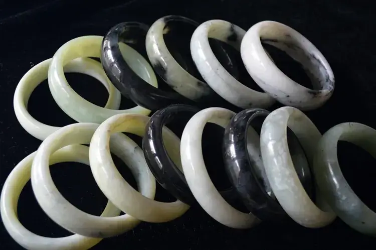 Natural Jade Bracelets Set of 10 White Black — feature 9