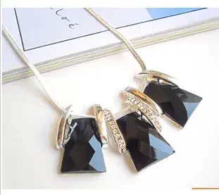 Exquisite Diamond Necklace for Women Wedding Collarbone Style — feature 13