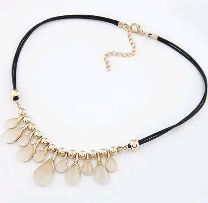 Exquisite Diamond Necklace for Women Wedding Collarbone Style — feature 25