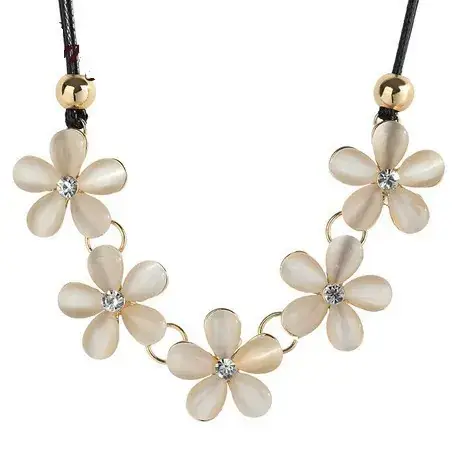 Exquisite Diamond Necklace for Women Wedding Collarbone Style — feature 7