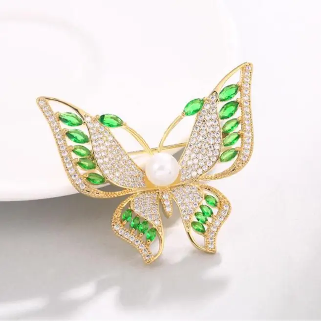 High-end Butterfly Brooch for Women with Crystal & Pearl Design - Image 5