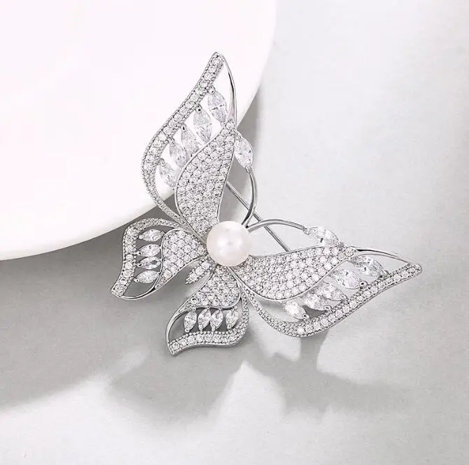 High-end Butterfly Brooch for Women with Crystal & Pearl Design - Image 6