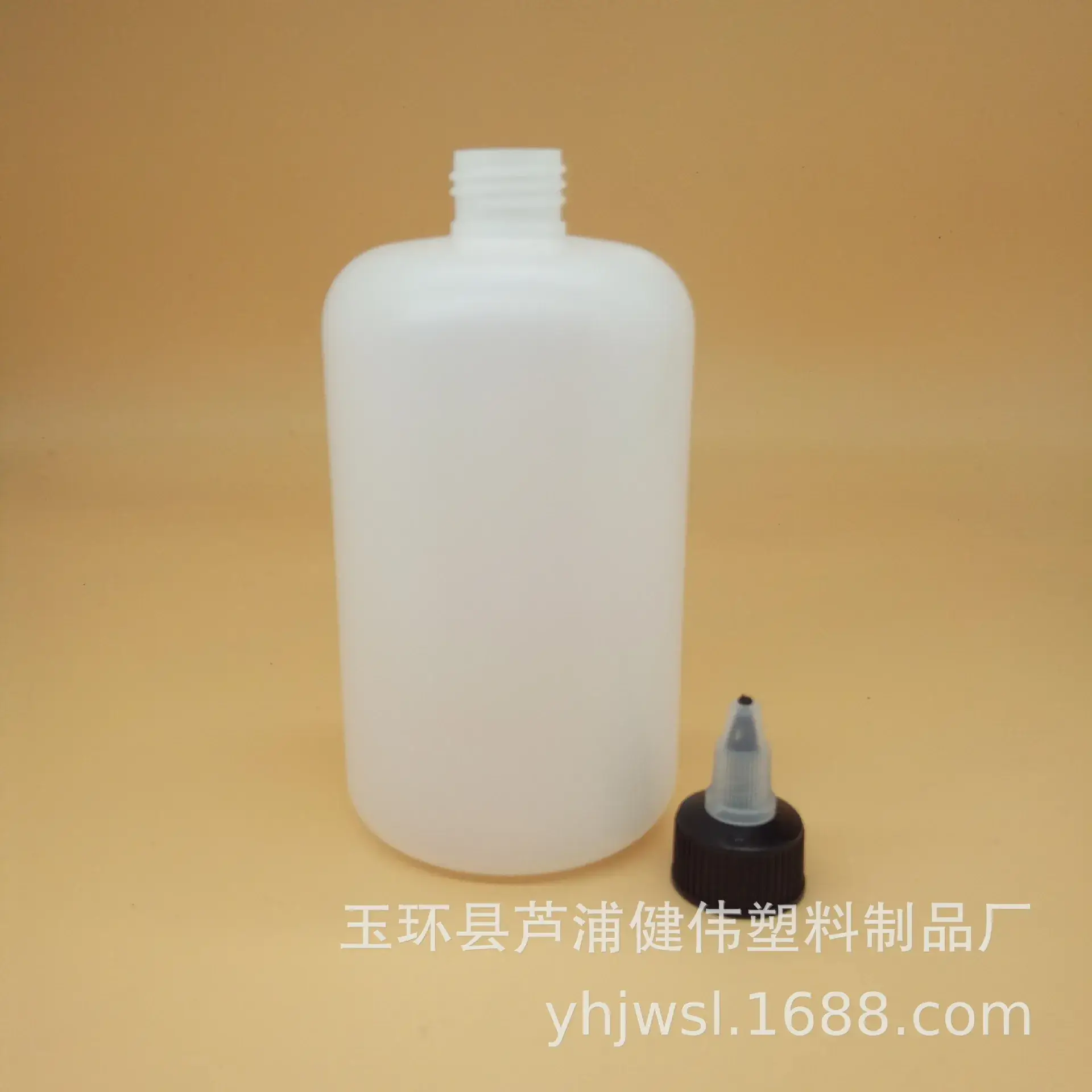 500ML Chunky Plastic Bottle with Pointed Mouth & Switch Cap