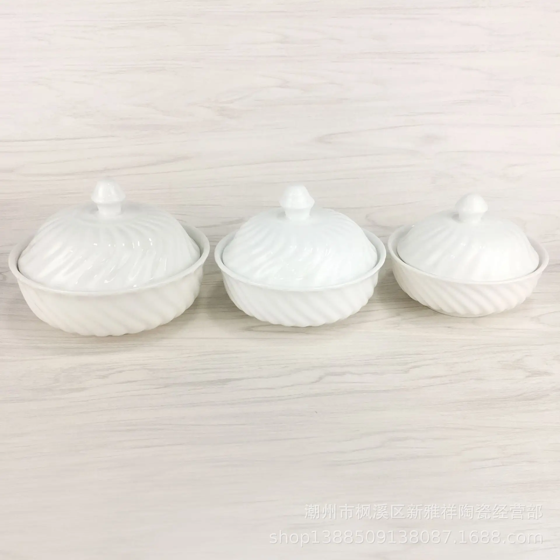 White Ceramic Ribbed Soup Bowl with Lid - Image 3