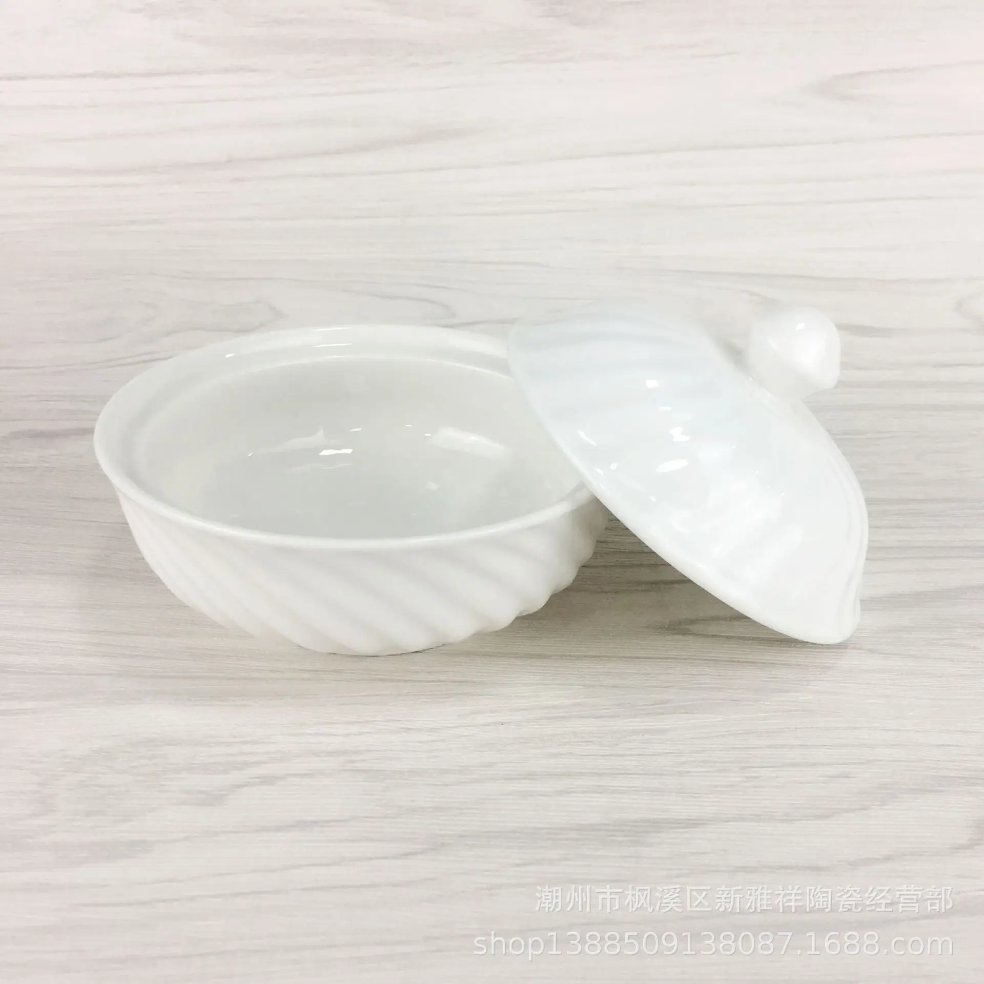 White Ceramic Ribbed Soup Bowl with Lid - Image 4
