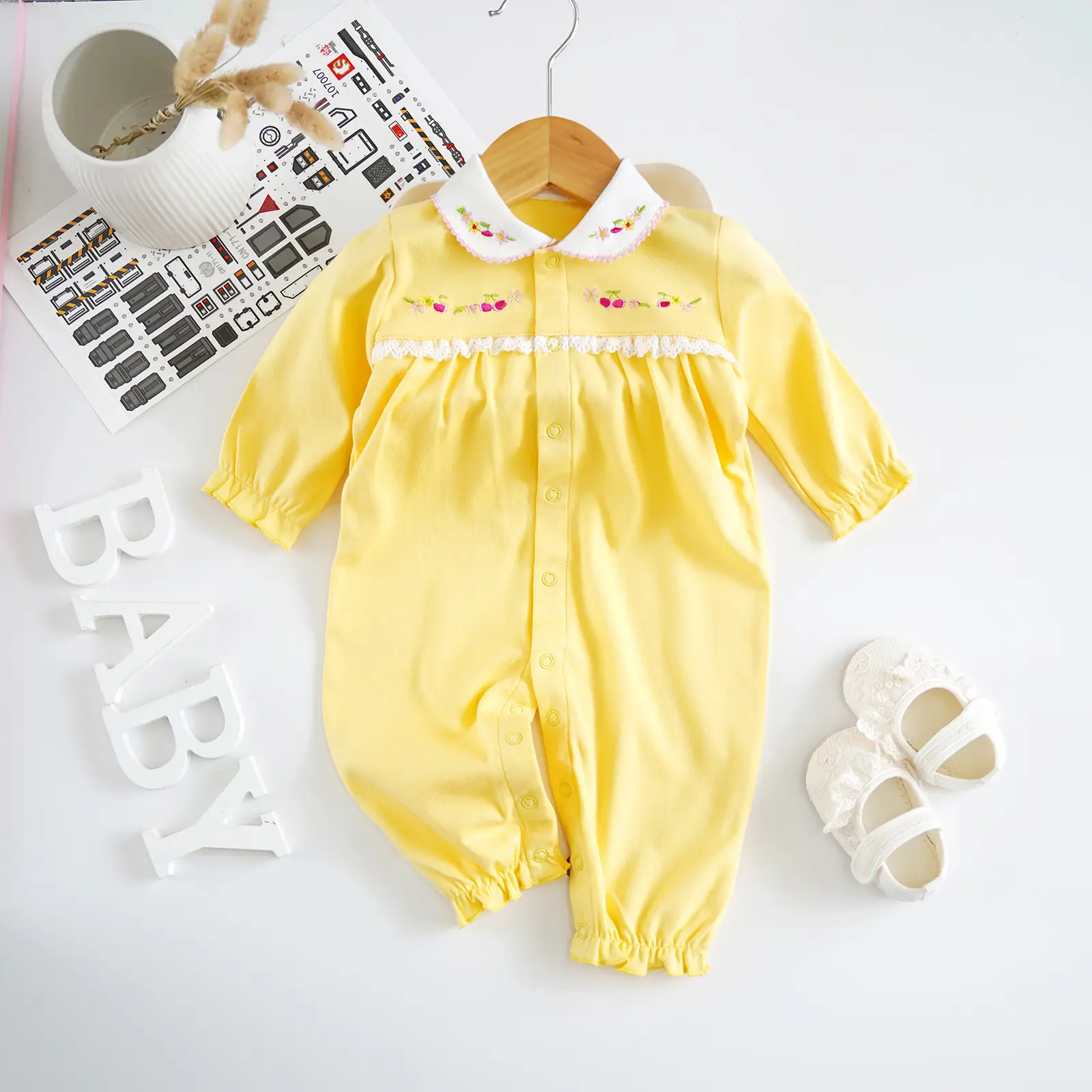 No feet A yellow lace