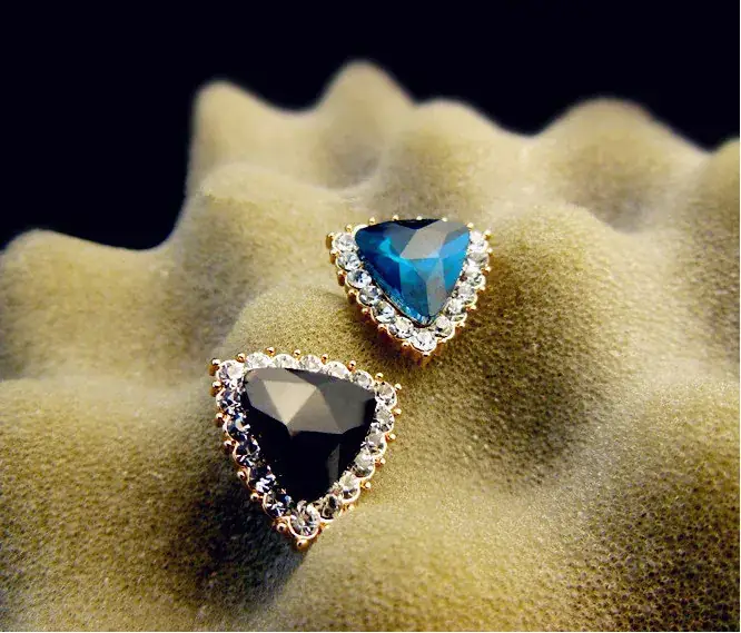 Women's Heart Shaped Crystal Diamond Earrings Set - Image 3