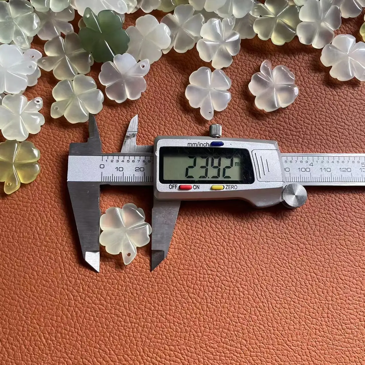 玉四叶草散珠