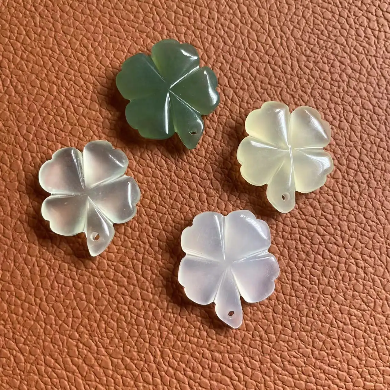 岫玉四叶草吊坠